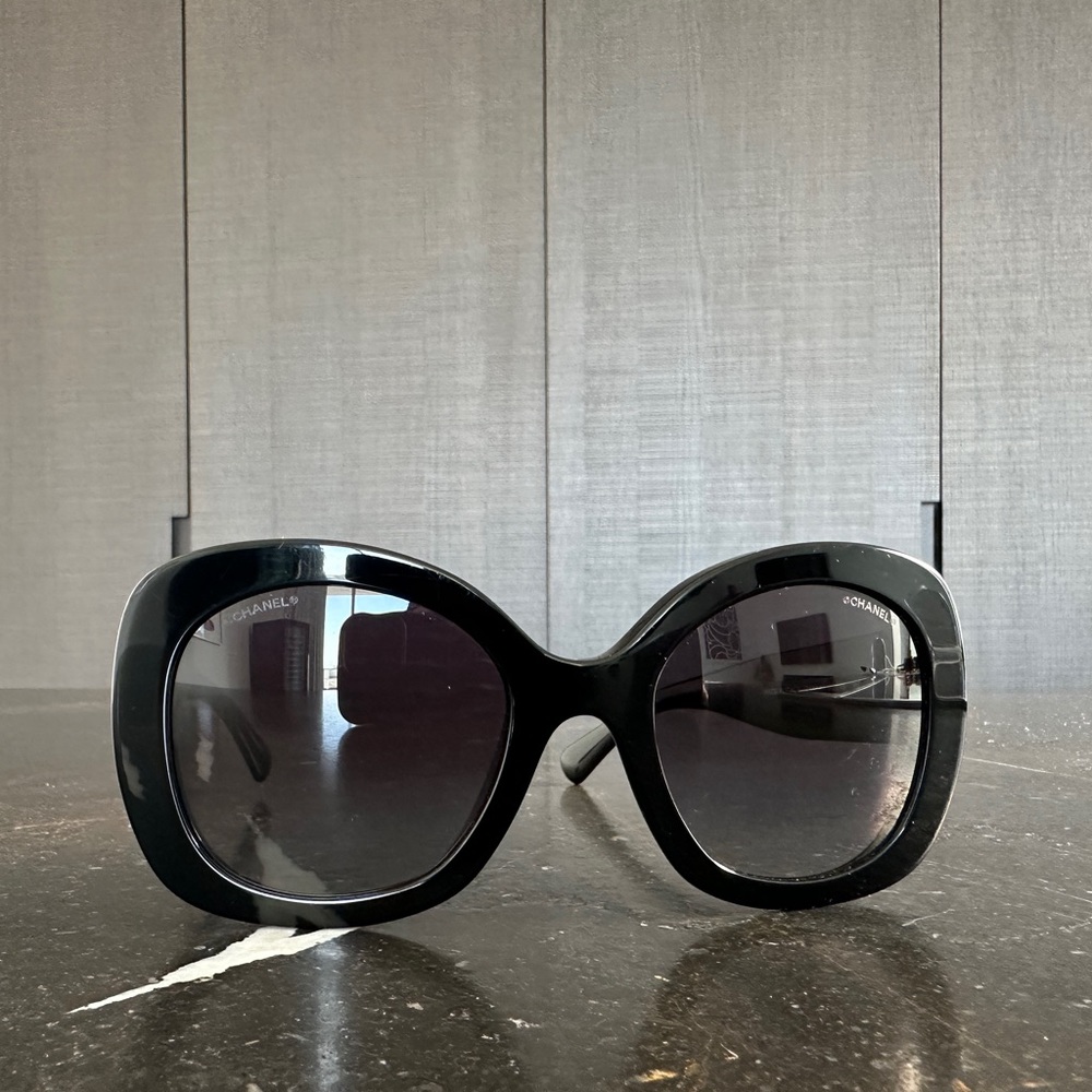 CHANEL SQUARE SUNGLASSES